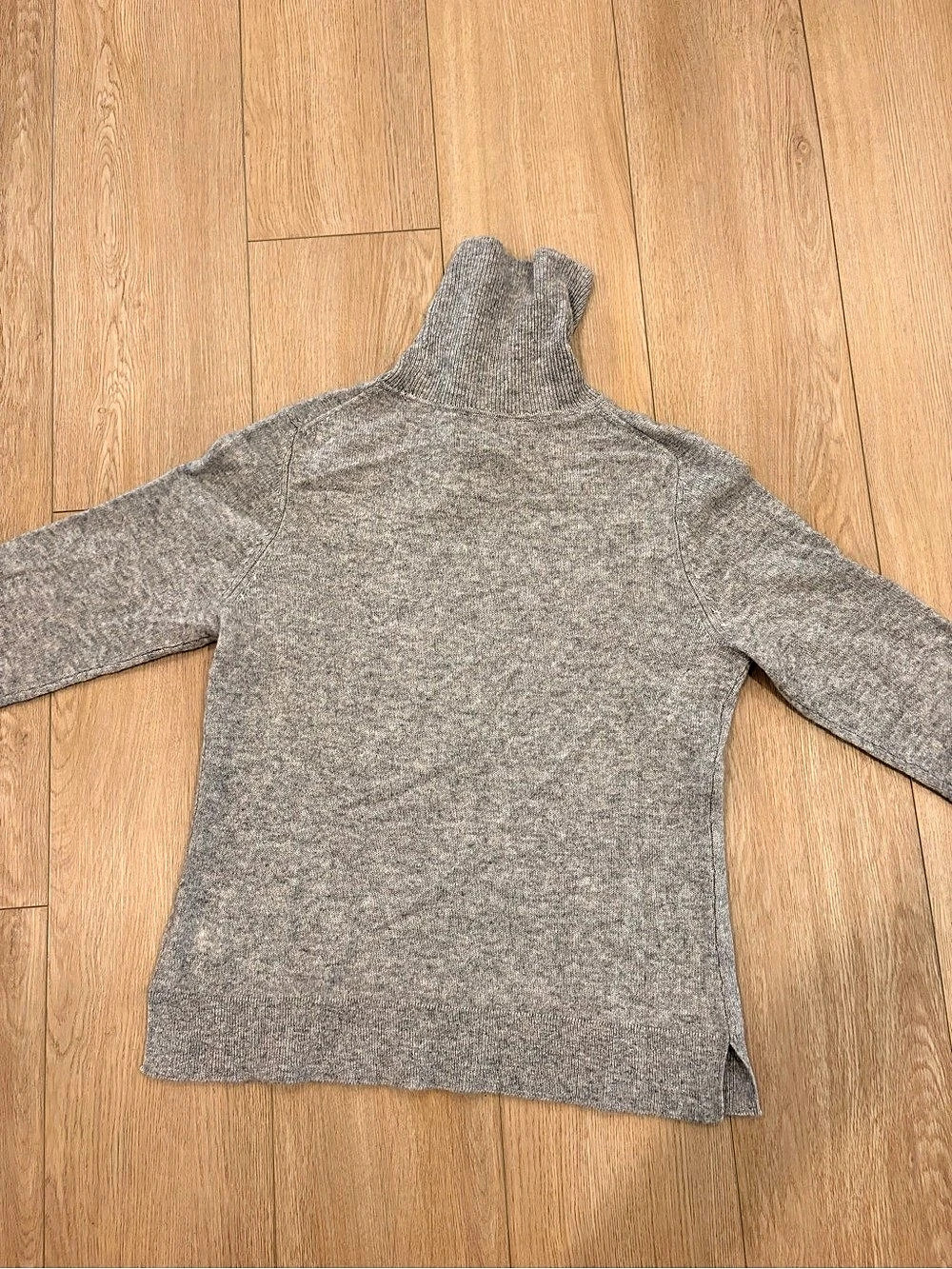 Tahari 100% 2 -ply Cashmere Turtleneck Gray Size Large